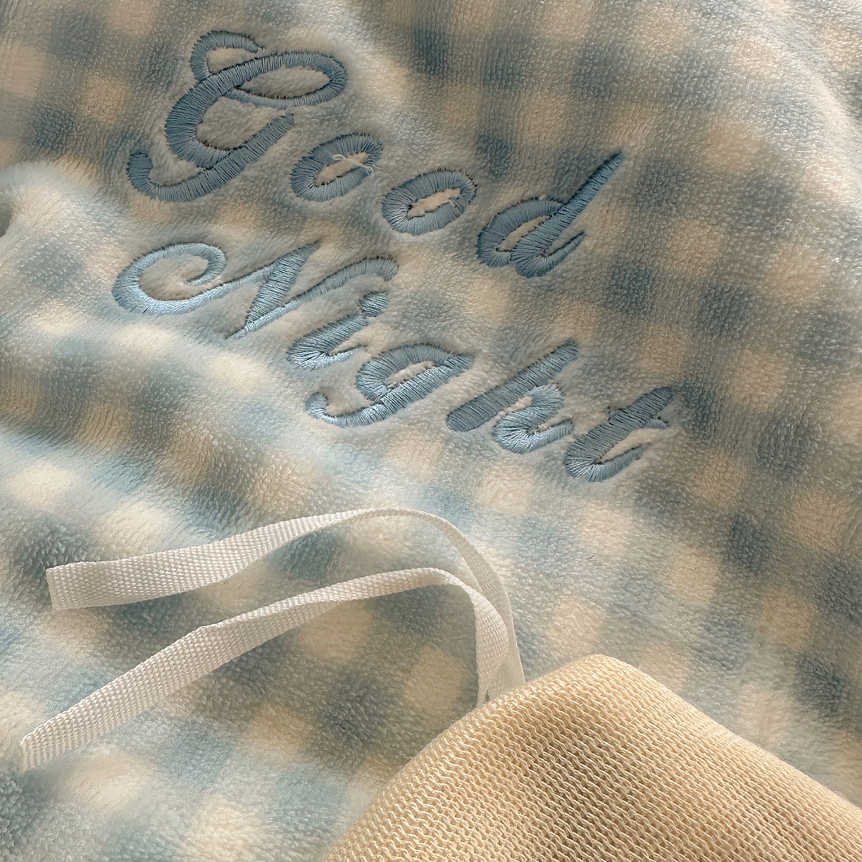 91家纺网 家纺一手货源 找家纺 觅糖家纺 2025新款大版卡通牛奶绒床盖四件套 樱桃小狗