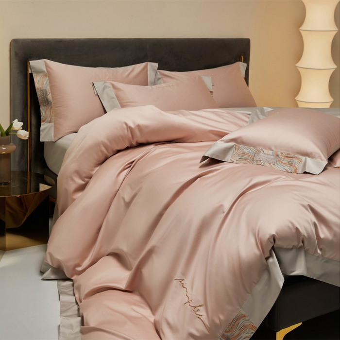 91家纺网 家纺一手货源 找家纺 咏绒家纺工厂店 2025新款100支澳棉纯棉CR工艺极简轻奢刺绣四件套-极光系列 极光-白桃茶粉