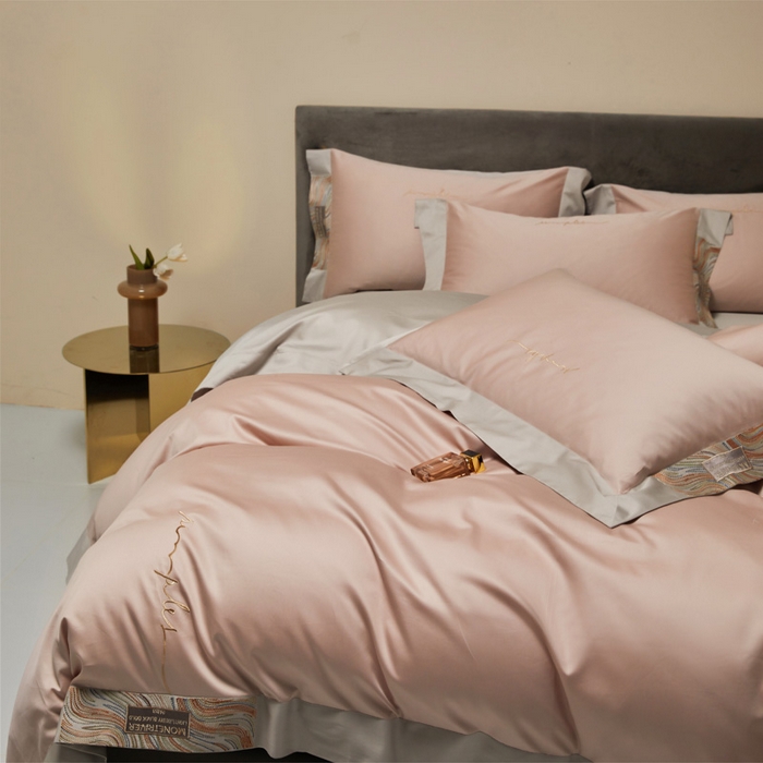 91家纺网 家纺一手货源 找家纺 咏绒家纺工厂店 2025新款100支澳棉纯棉CR工艺极简轻奢刺绣四件套-极光系列 极光-白桃茶粉