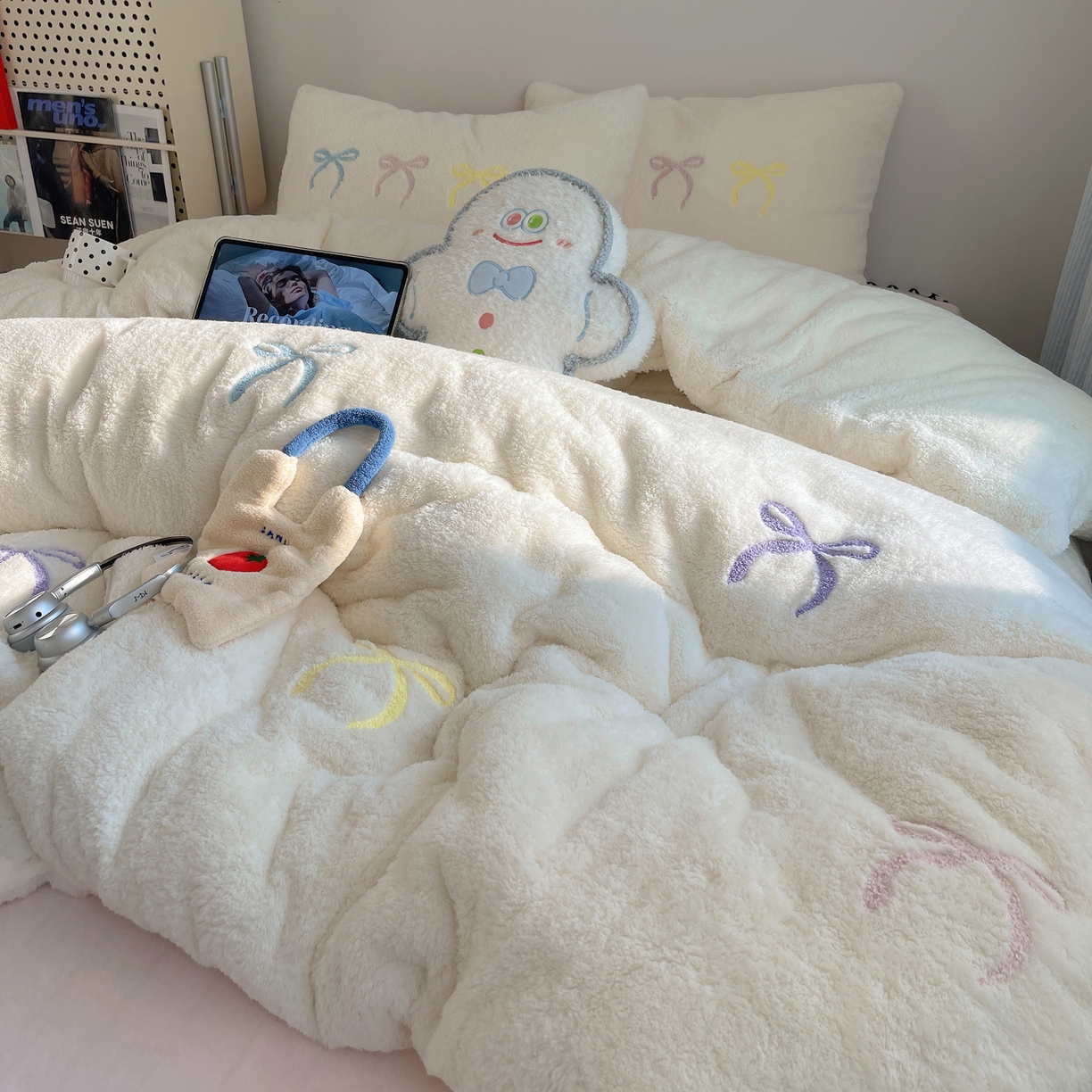 91家纺网 家纺一手货源 找家纺 觅糖家纺 2025新款双面泰迪绒卡通毛巾绣系列四件套 彩色蝴蝶结