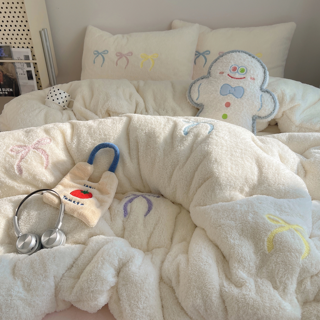 91家纺网 家纺一手货源 找家纺 觅糖家纺 2025新款双面泰迪绒卡通毛巾绣系列四件套 彩色蝴蝶结