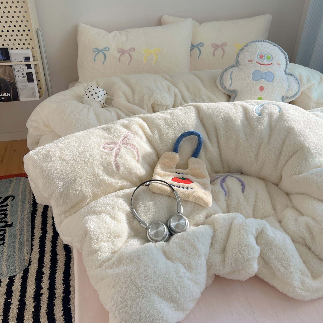 91家纺网 家纺一手货源 找家纺 觅糖家纺 2025新款双面泰迪绒卡通毛巾绣系列四件套 彩色蝴蝶结