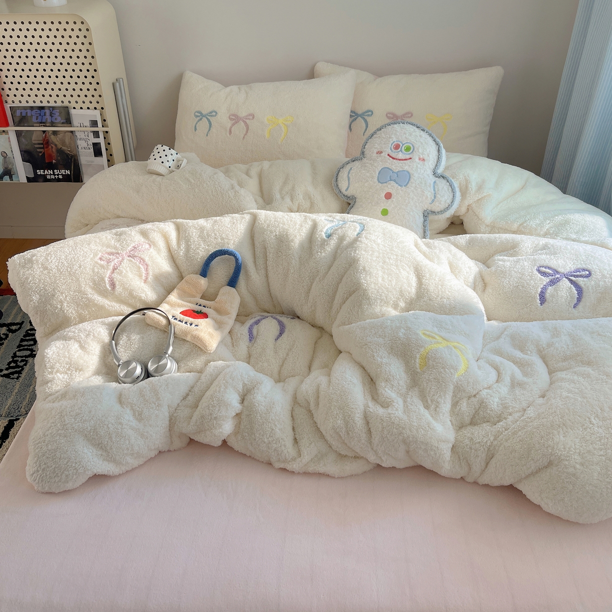 91家纺网 家纺一手货源 找家纺 觅糖家纺 2025新款双面泰迪绒卡通毛巾绣系列四件套 彩色蝴蝶结