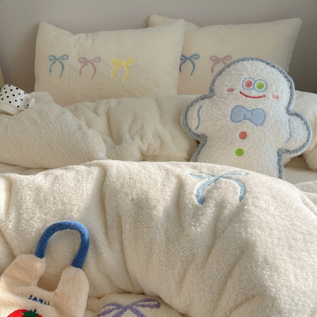 91家纺网 家纺一手货源 找家纺 觅糖家纺 2025新款双面泰迪绒卡通毛巾绣系列四件套 彩色蝴蝶结