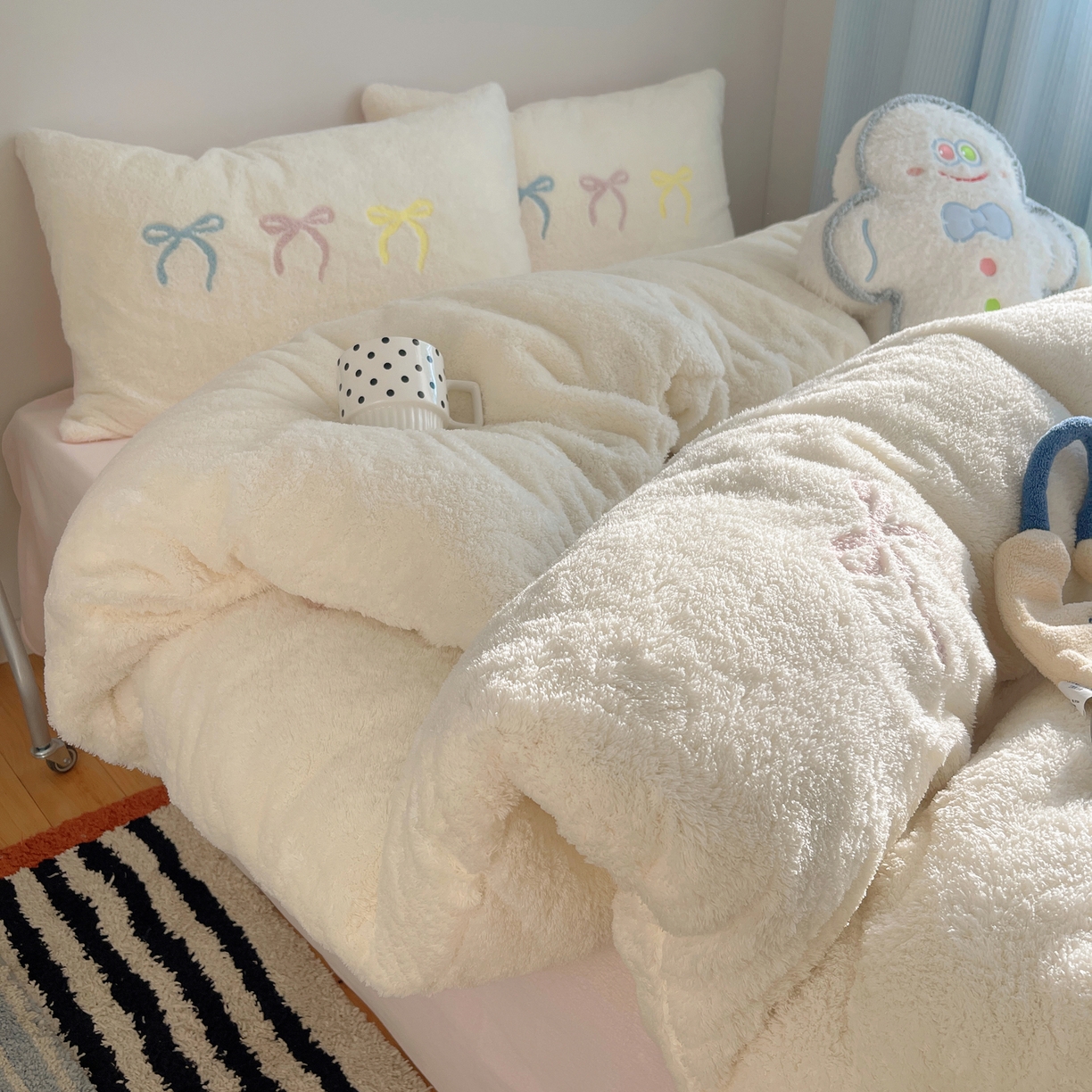 91家纺网 家纺一手货源 找家纺 觅糖家纺 2025新款双面泰迪绒卡通毛巾绣系列四件套 彩色蝴蝶结