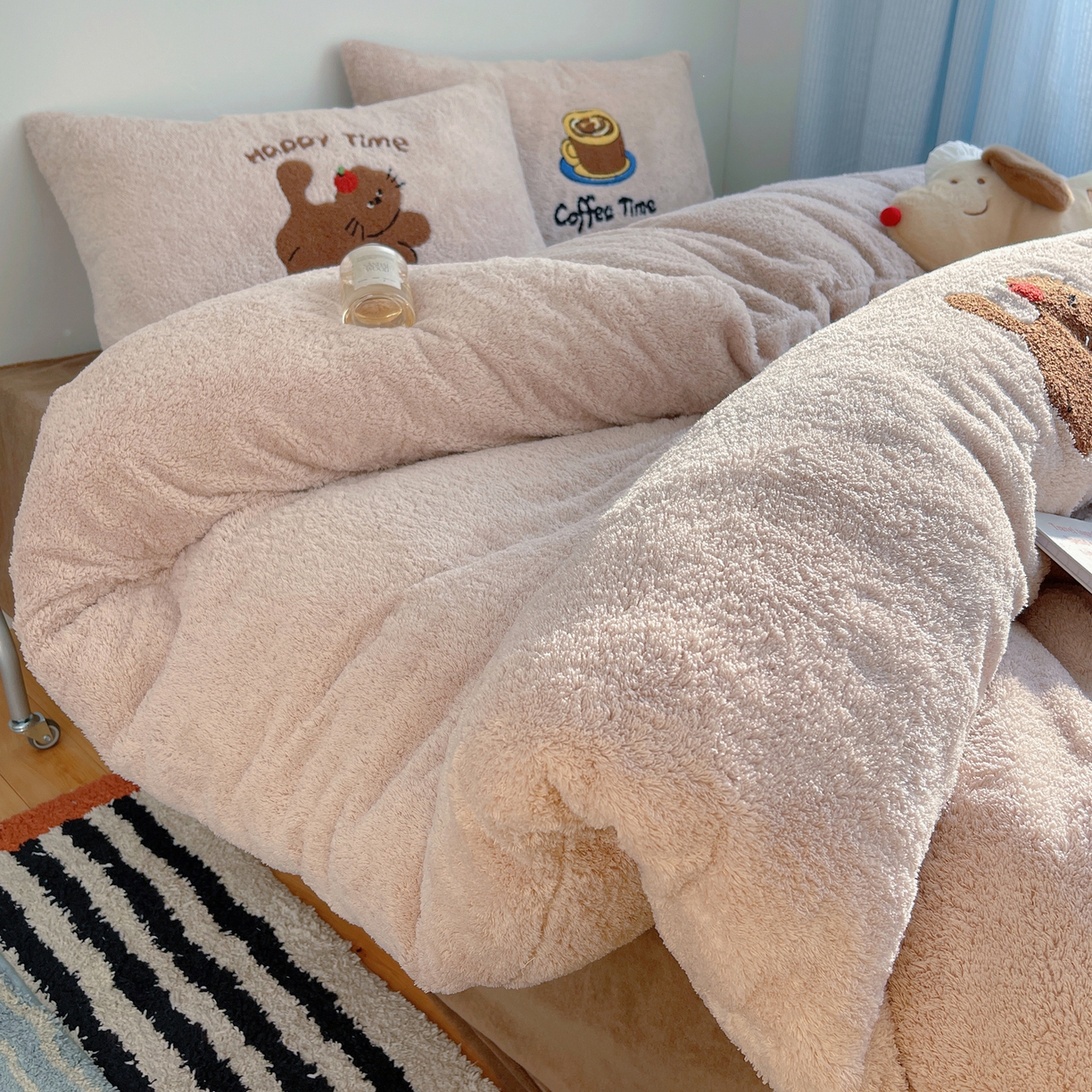 91家纺网 家纺一手货源 找家纺 觅糖家纺 2025新款双面泰迪绒卡通毛巾绣系列四件套 咖啡屋