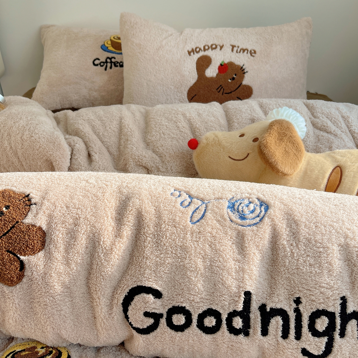 91家纺网 家纺一手货源 找家纺 觅糖家纺 2025新款双面泰迪绒卡通毛巾绣系列四件套 咖啡屋