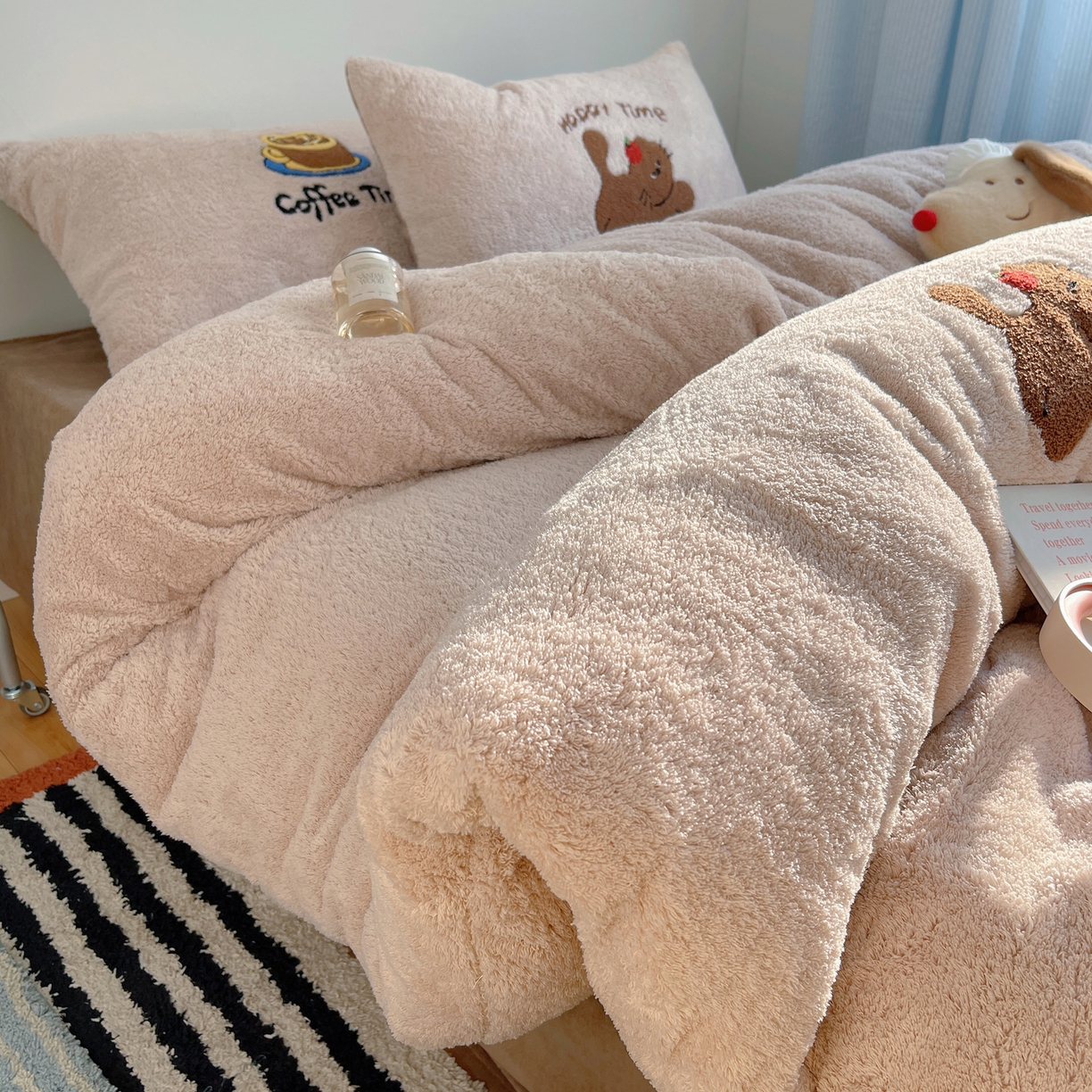 91家纺网 家纺一手货源 找家纺 觅糖家纺 2025新款双面泰迪绒卡通毛巾绣系列四件套 咖啡屋