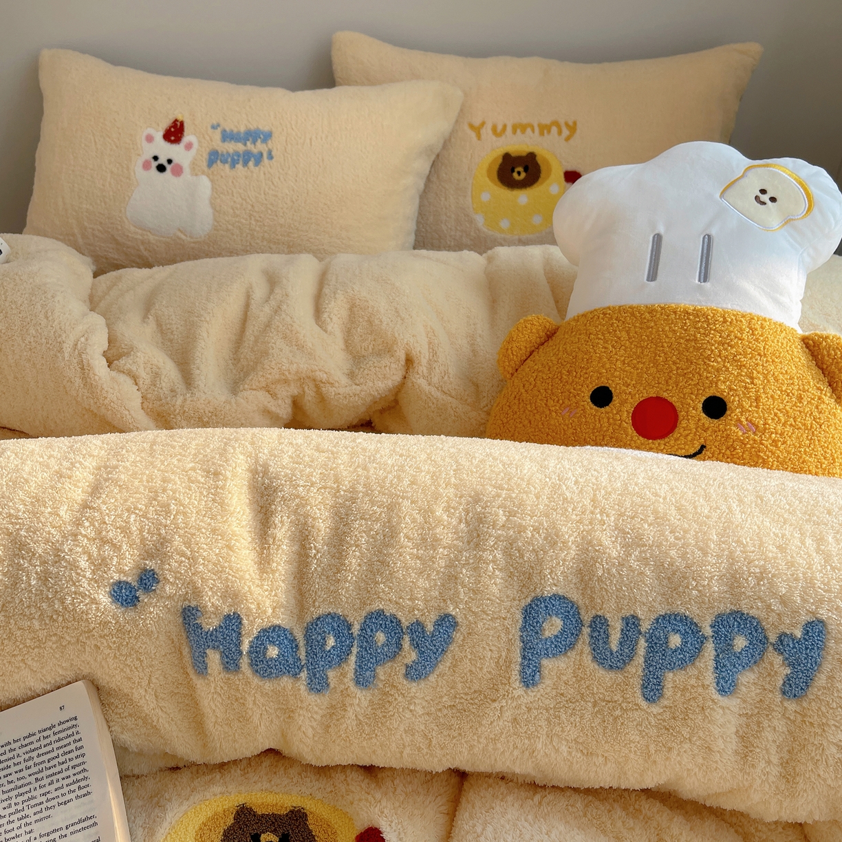 91家纺网 家纺一手货源 找家纺 觅糖家纺 2025新款双面泰迪绒卡通毛巾绣系列四件套 奶呼西高地