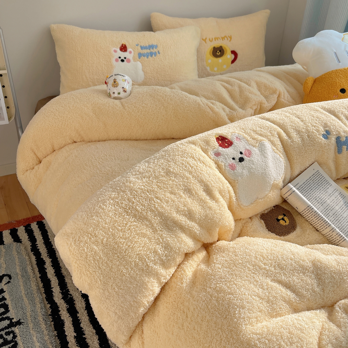 91家纺网 家纺一手货源 找家纺 觅糖家纺 2025新款双面泰迪绒卡通毛巾绣系列四件套 奶呼西高地