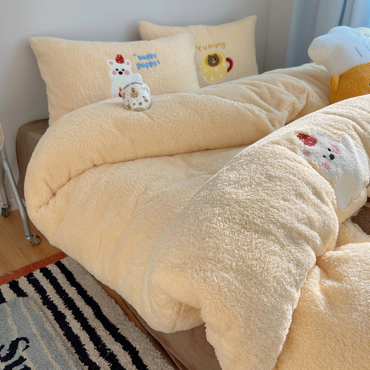 91家纺网 家纺一手货源 找家纺 觅糖家纺 2025新款双面泰迪绒卡通毛巾绣系列四件套 奶呼西高地