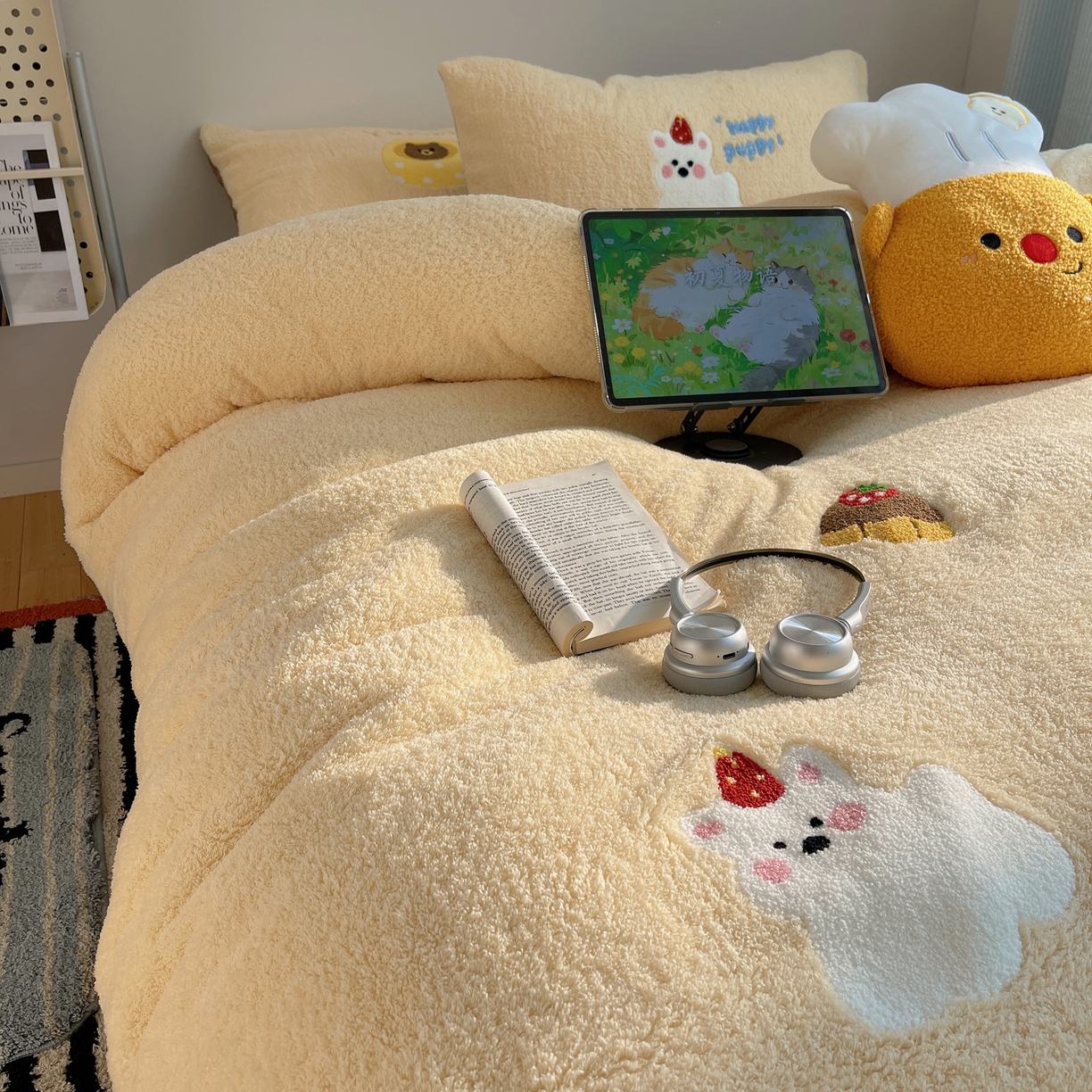 91家纺网 家纺一手货源 找家纺 觅糖家纺 2025新款双面泰迪绒卡通毛巾绣系列四件套 奶呼西高地