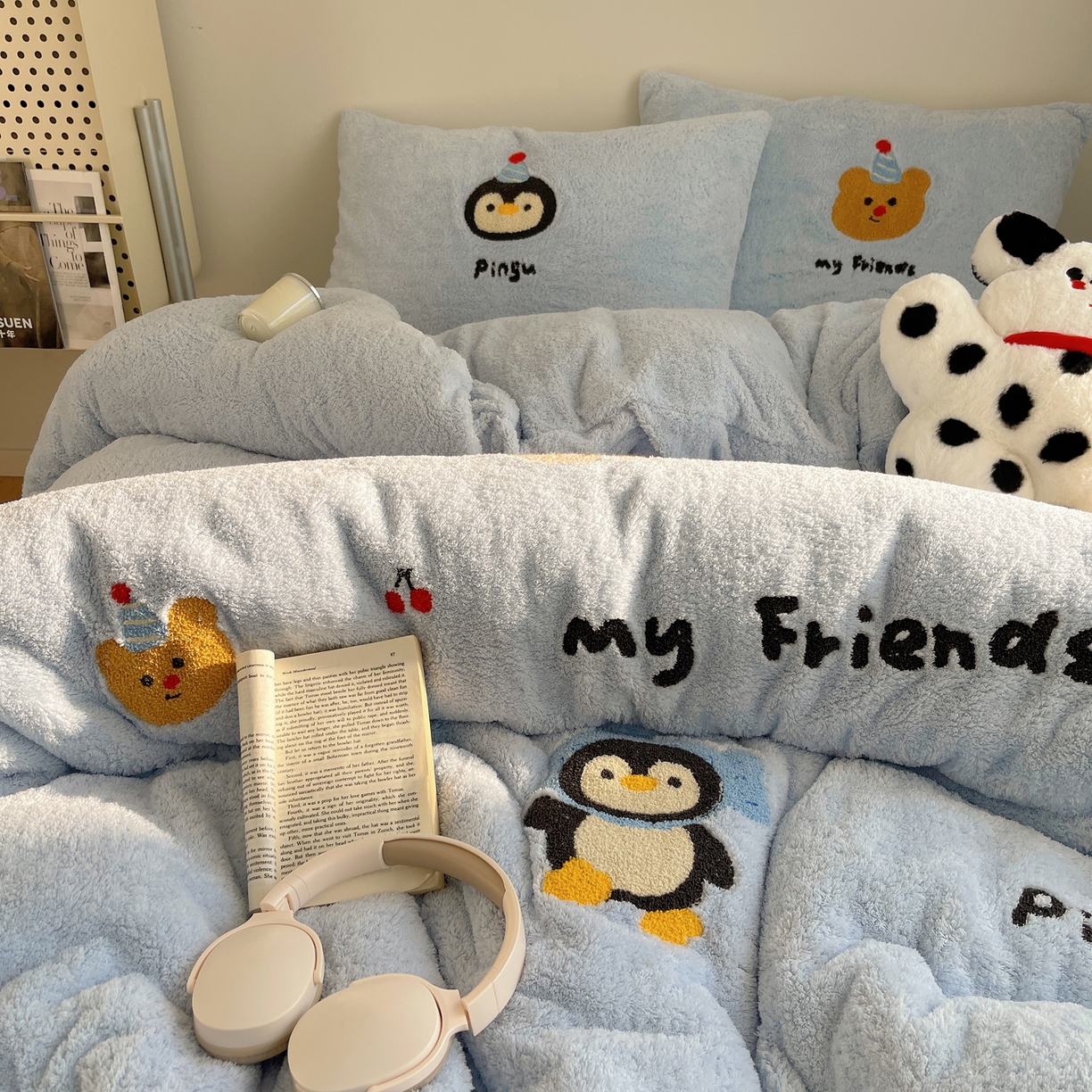 91家纺网 家纺一手货源 找家纺 觅糖家纺 2025新款双面泰迪绒卡通毛巾绣系列四件套 企鹅咕噜