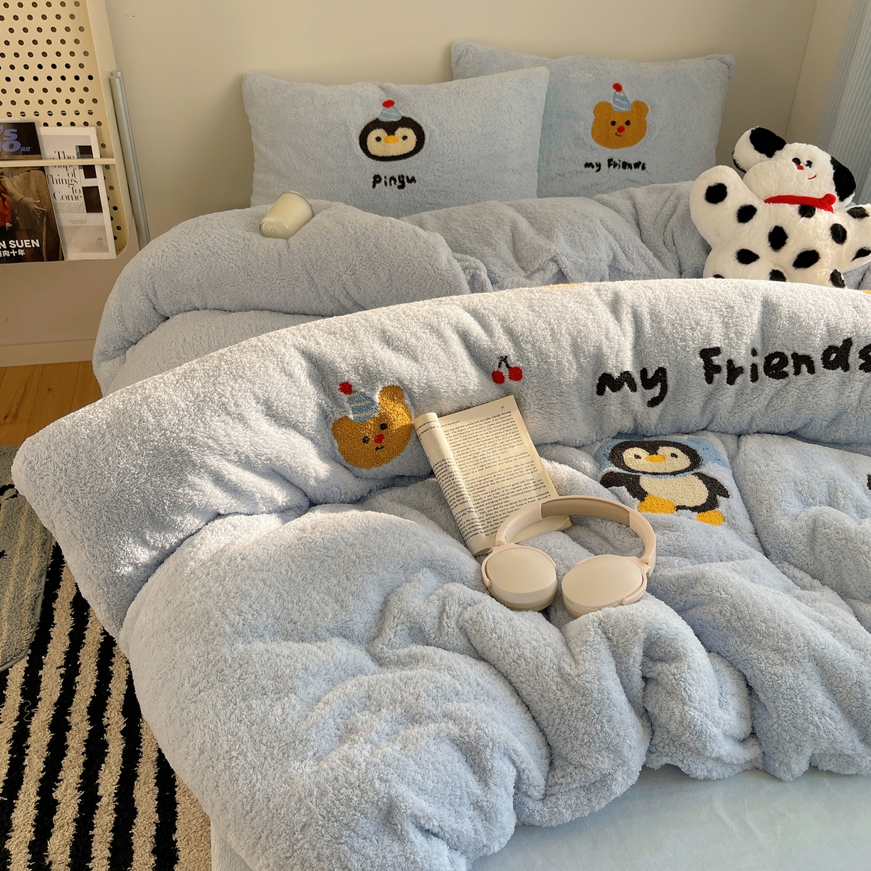 91家纺网 家纺一手货源 找家纺 觅糖家纺 2025新款双面泰迪绒卡通毛巾绣系列四件套 企鹅咕噜