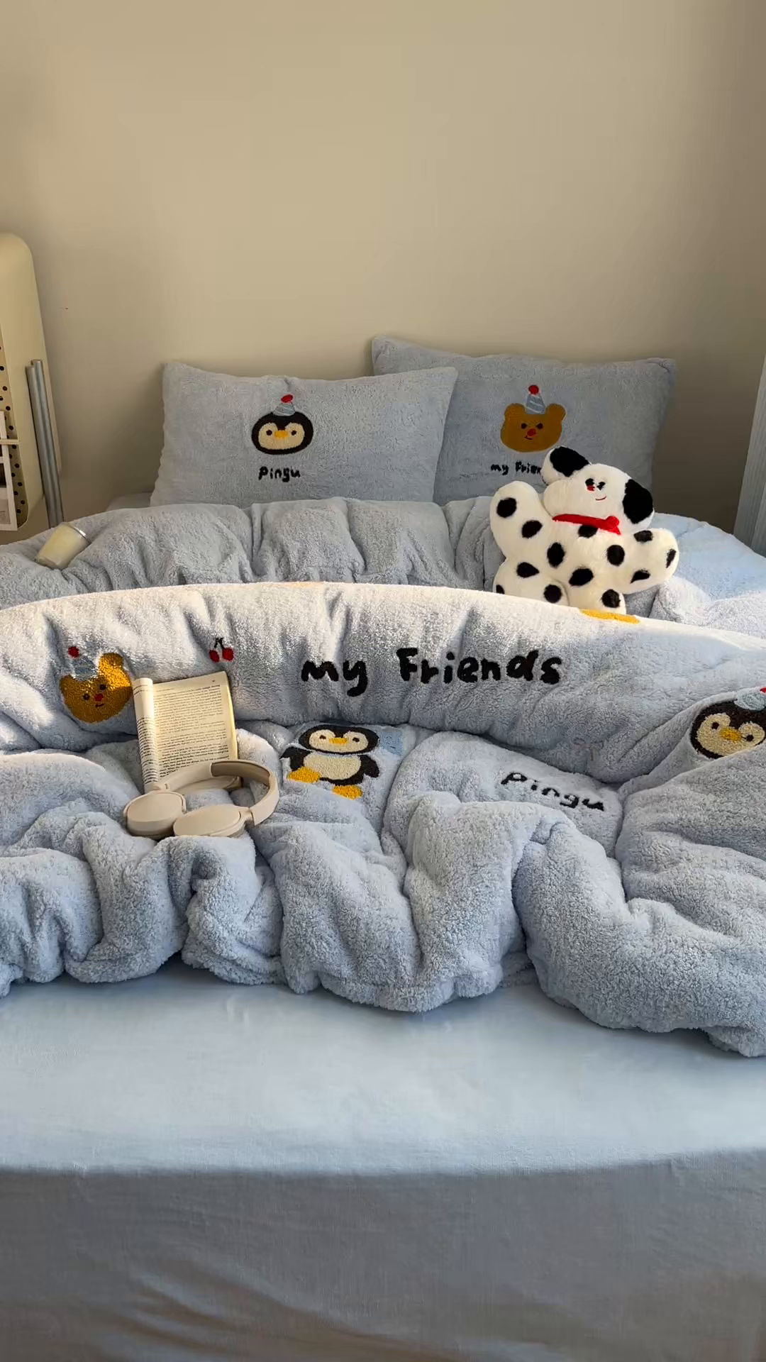 91家纺网 家纺一手货源 找家纺 觅糖家纺 2025新款双面泰迪绒卡通毛巾绣系列四件套 企鹅咕噜