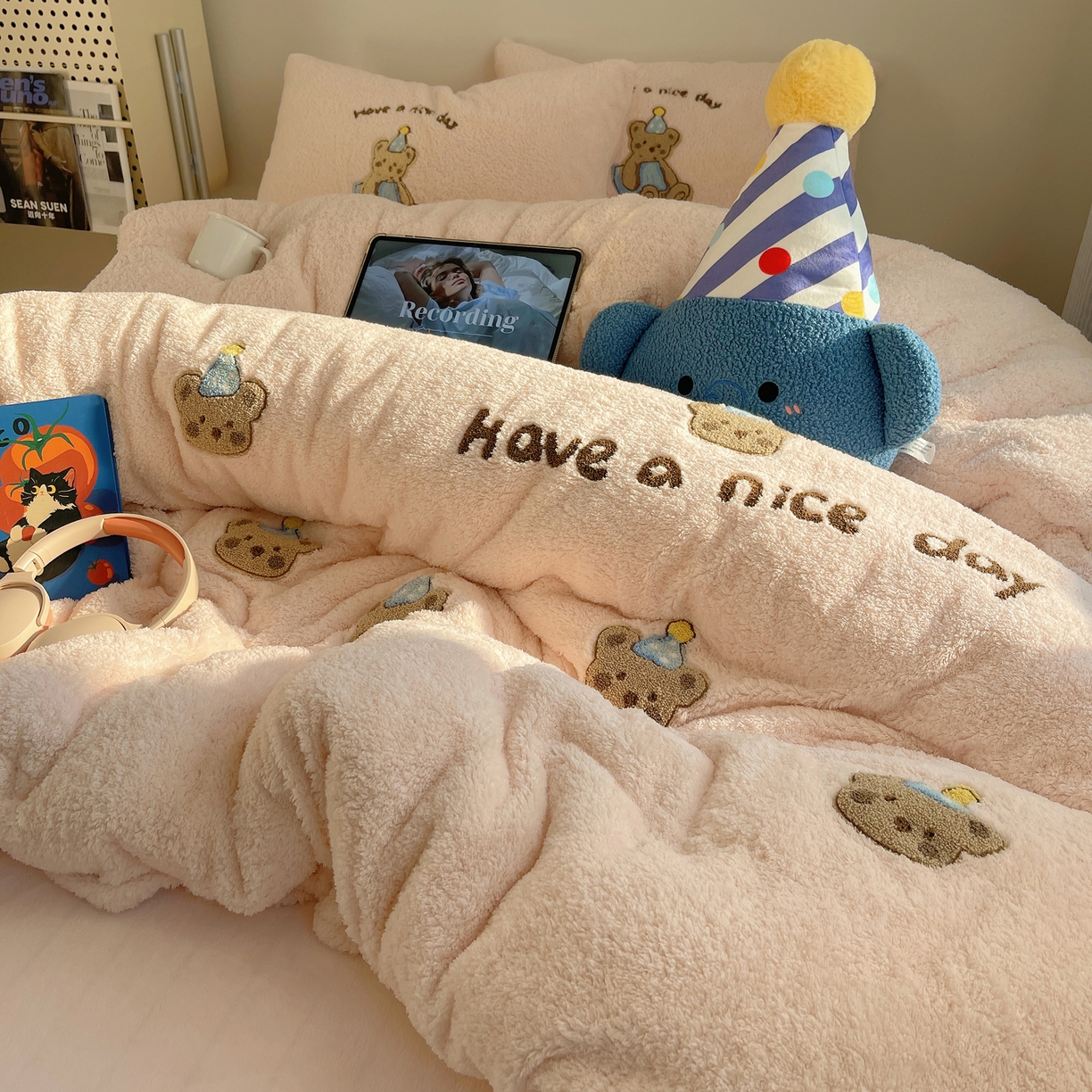 觅糖家纺 2025新款双面泰迪绒卡通毛巾绣系列四件套 晚安熊仔