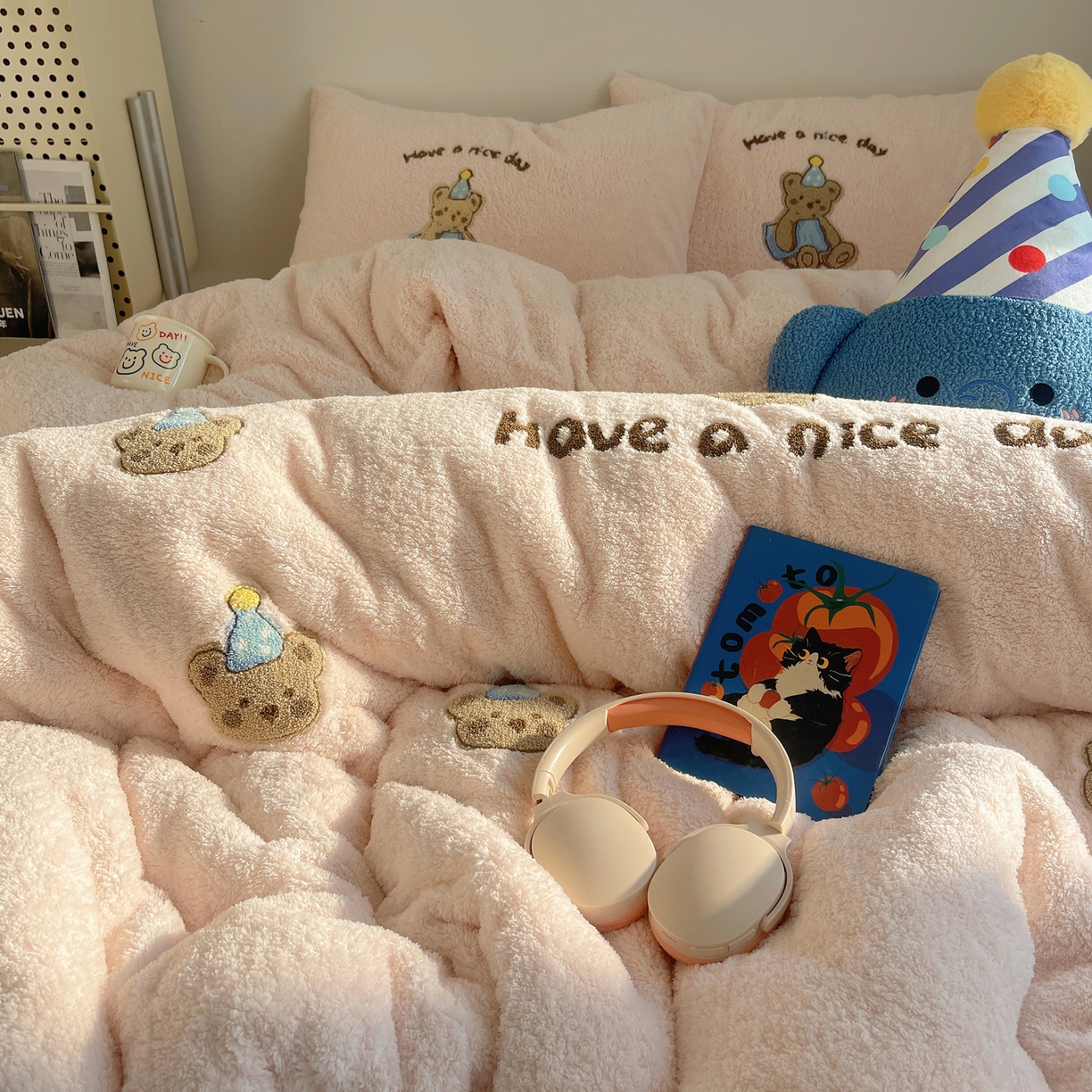 91家纺网 家纺一手货源 找家纺 觅糖家纺 2025新款双面泰迪绒卡通毛巾绣系列四件套 晚安熊仔