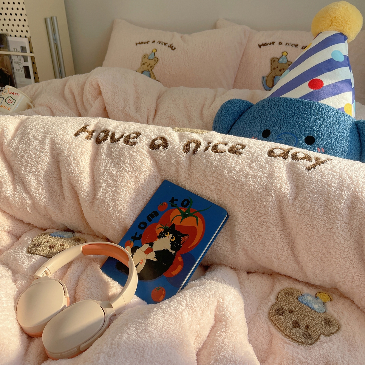 91家纺网 家纺一手货源 找家纺 觅糖家纺 2025新款双面泰迪绒卡通毛巾绣系列四件套 晚安熊仔