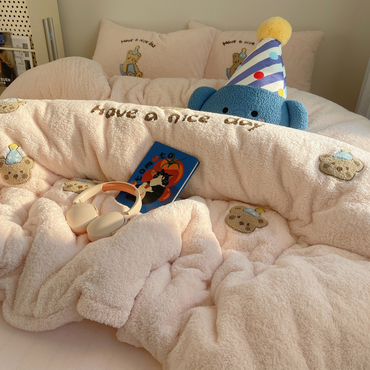 91家纺网 家纺一手货源 找家纺 觅糖家纺 2025新款双面泰迪绒卡通毛巾绣系列四件套 晚安熊仔