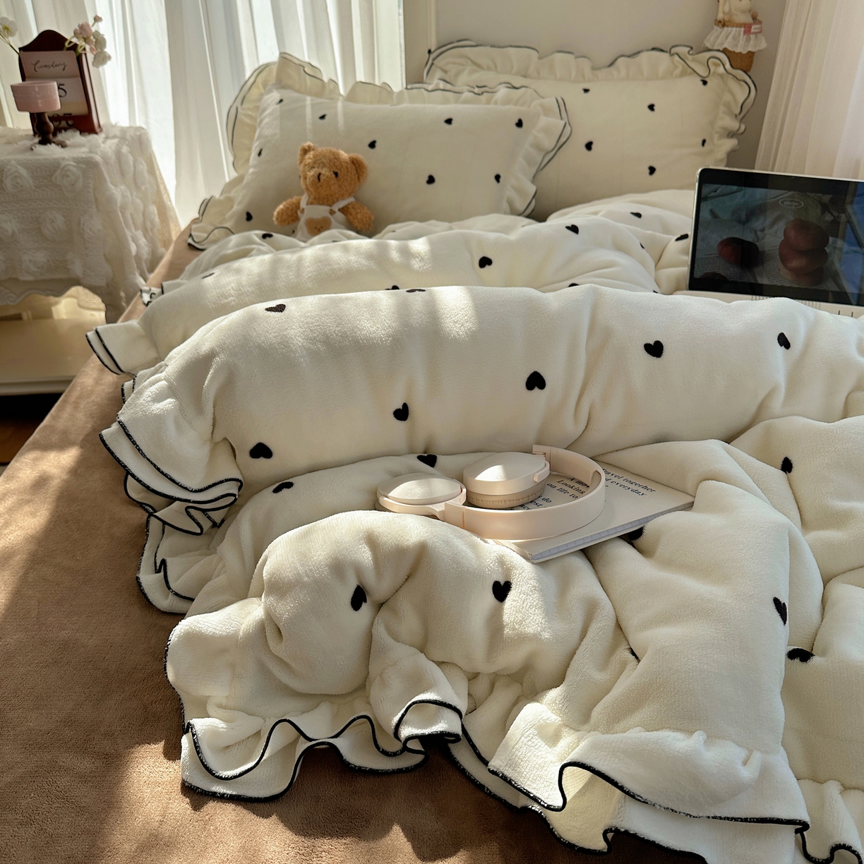 91家纺网 家纺一手货源 找家纺 （总）觅糖家纺 2025新款牛奶绒荷叶边小小系列四件套