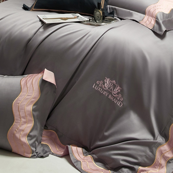 91家纺网 家纺一手货源 找家纺 咏绒家纺工厂店 2025新款100支澳棉纯棉CR工艺极简轻奢刺绣四件套-卡佩拉系列 卡佩拉-中灰