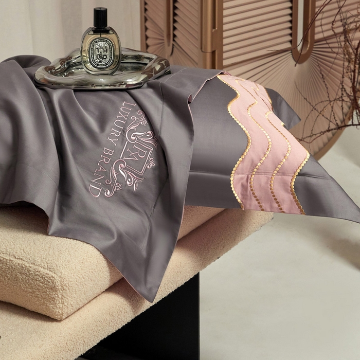 91家纺网 家纺一手货源 找家纺 咏绒家纺工厂店 2025新款100支澳棉纯棉CR工艺极简轻奢刺绣四件套-卡佩拉系列 卡佩拉-中灰