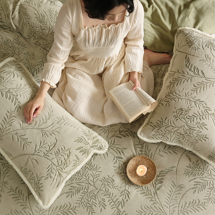 91家纺网 家纺一手货源 找家纺 咏绒家纺工厂店 2025新款双色提花雕花牛奶绒四件套-雪松之境系列 雪松之境-雪松绿