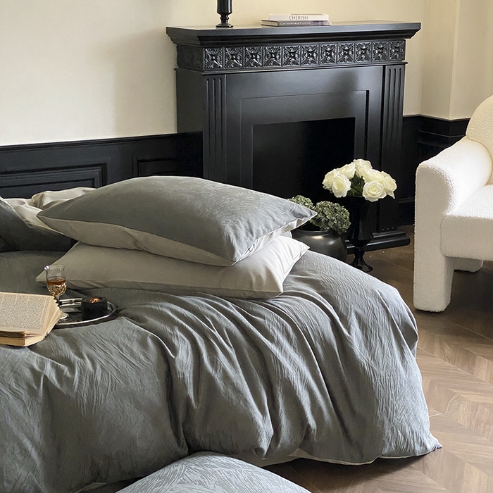 91家纺网 家纺一手货源 找家纺 咏绒家纺工厂店 2025新款色织空气大提花磨毛四件套-月岛弥生 月岛弥生-暮云灰绿