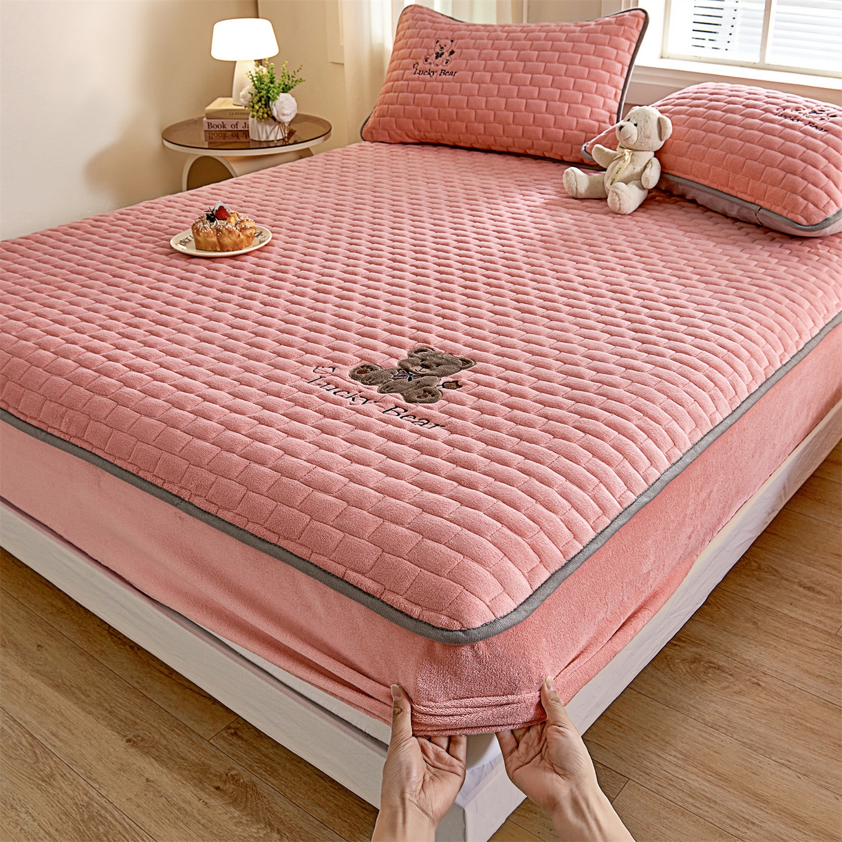 91家纺网 家纺一手货源 找家纺 （总）天之澜家纺 2025新款新棉绒床笠--幸运熊