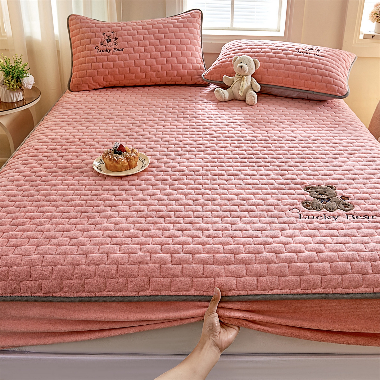 91家纺网 家纺一手货源 找家纺 （总）天之澜家纺 2025新款新棉绒床笠--幸运熊