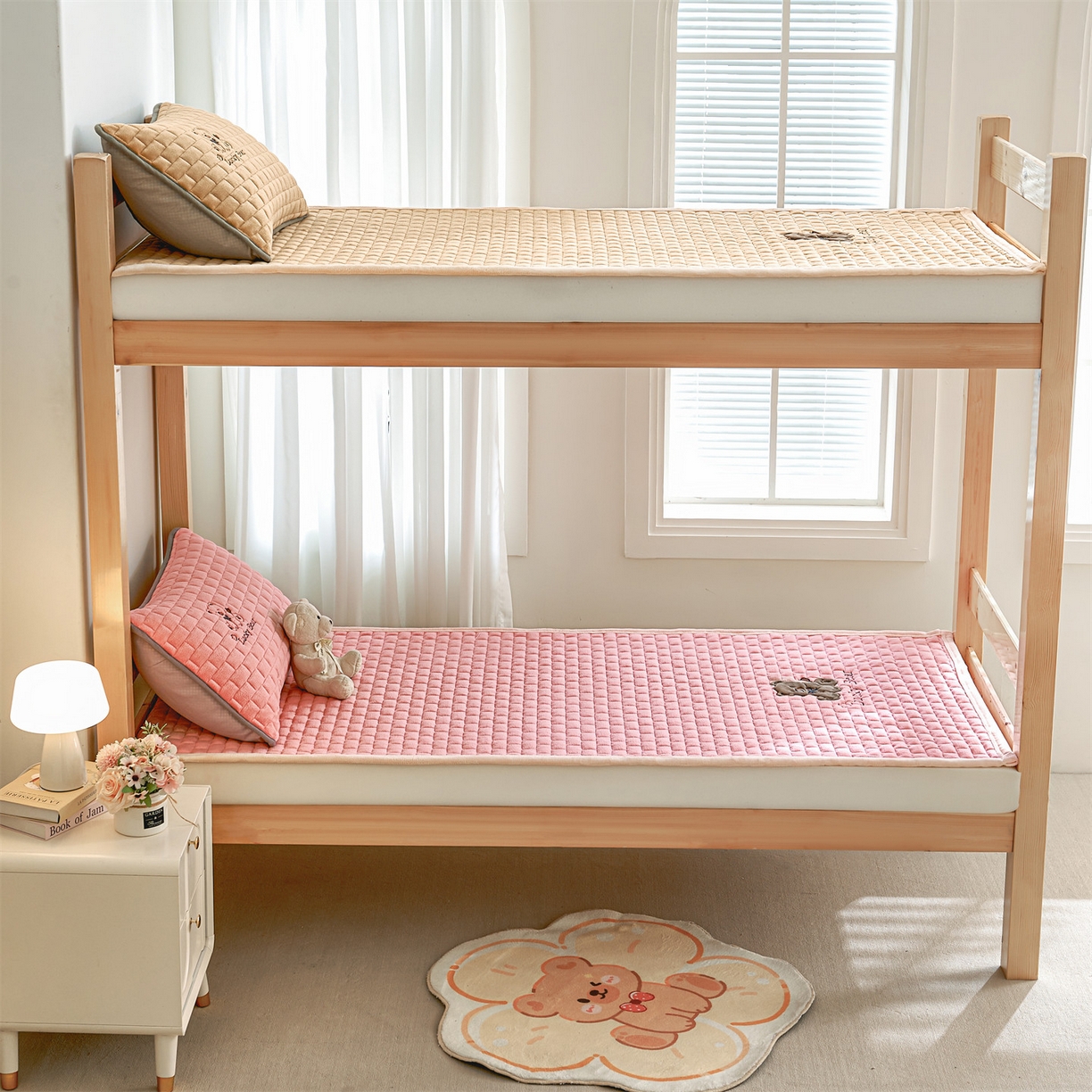 91家纺网 家纺一手货源 找家纺 （总）天之澜家纺 2025新款新棉绒床褥--幸运熊（学生款）