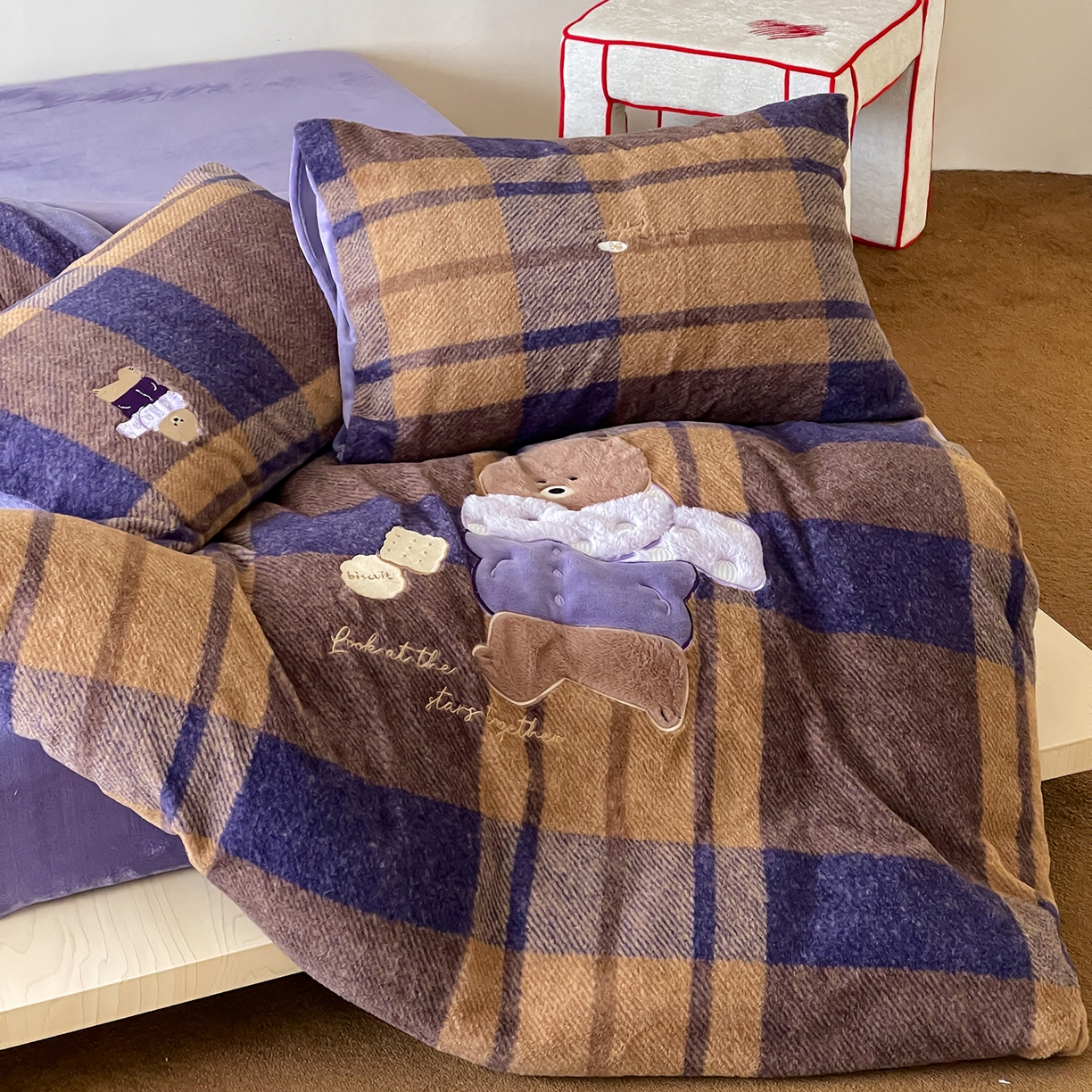 91家纺网 家纺一手货源 找家纺 （总）桃子家居 2025新款A类高级仿生绵羊绒兔毛贴布绣刺绣工艺卡通少女加厚牛奶绒系列四件套