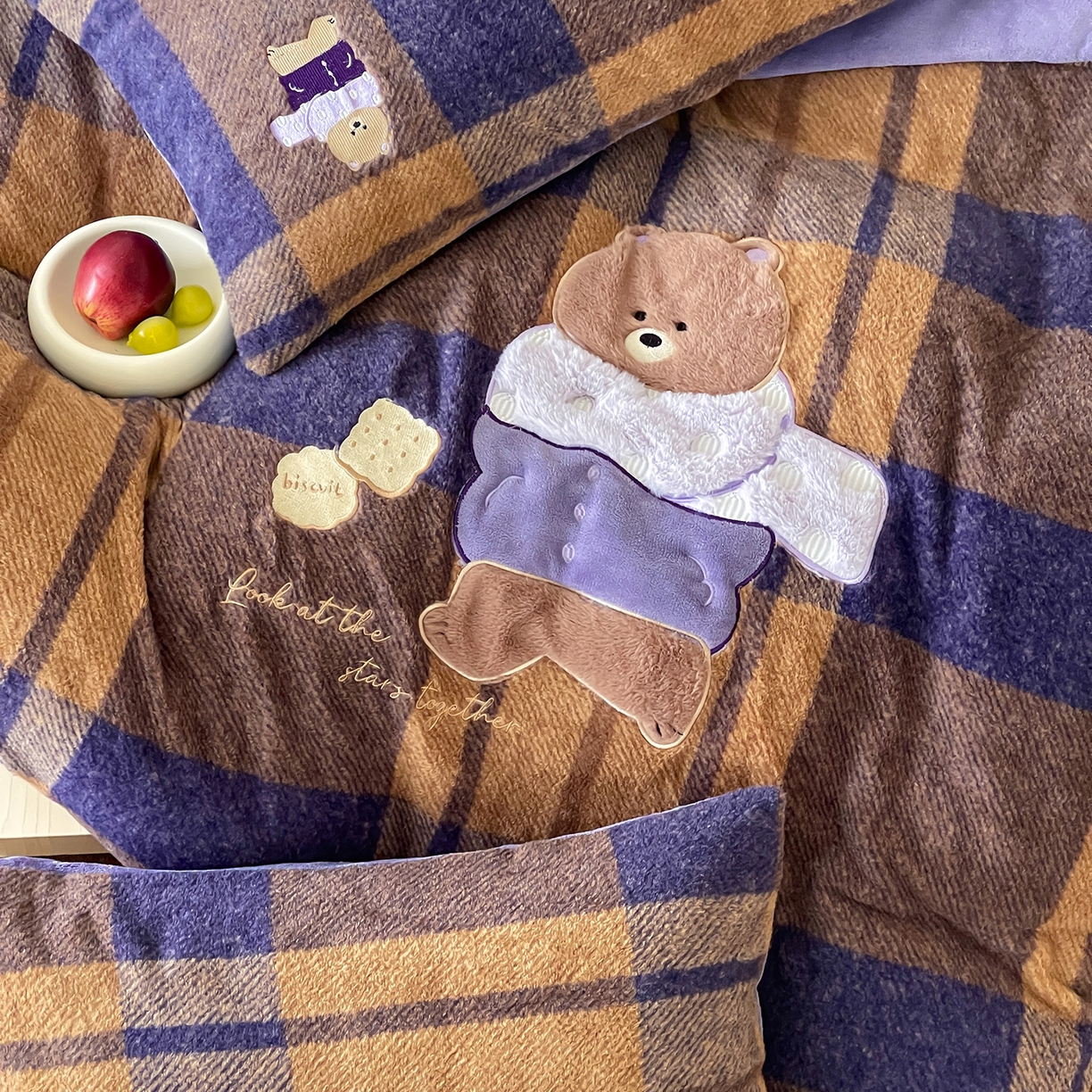 91家纺网 家纺一手货源 找家纺 （总）桃子家居 2025新款A类高级仿生绵羊绒兔毛贴布绣刺绣工艺卡通少女加厚牛奶绒系列四件套