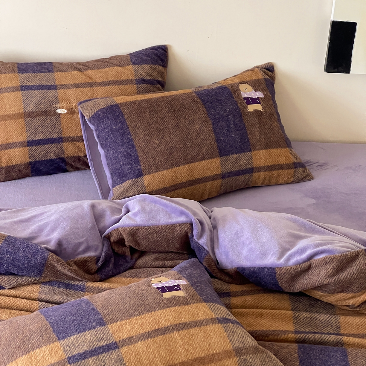 91家纺网 家纺一手货源 找家纺 （总）桃子家居 2025新款A类高级仿生绵羊绒兔毛贴布绣刺绣工艺卡通少女加厚牛奶绒系列四件套