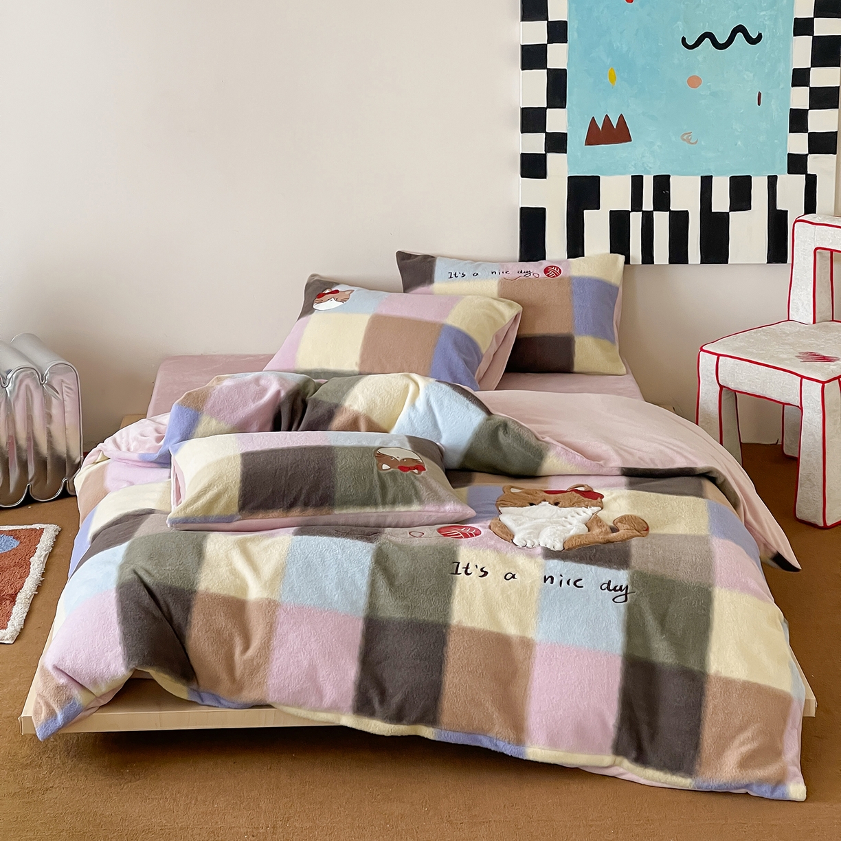 91家纺网 家纺一手货源 找家纺 （总）桃子家居 2025新款A类高级仿生绵羊绒兔毛贴布绣刺绣工艺卡通少女加厚牛奶绒系列四件套