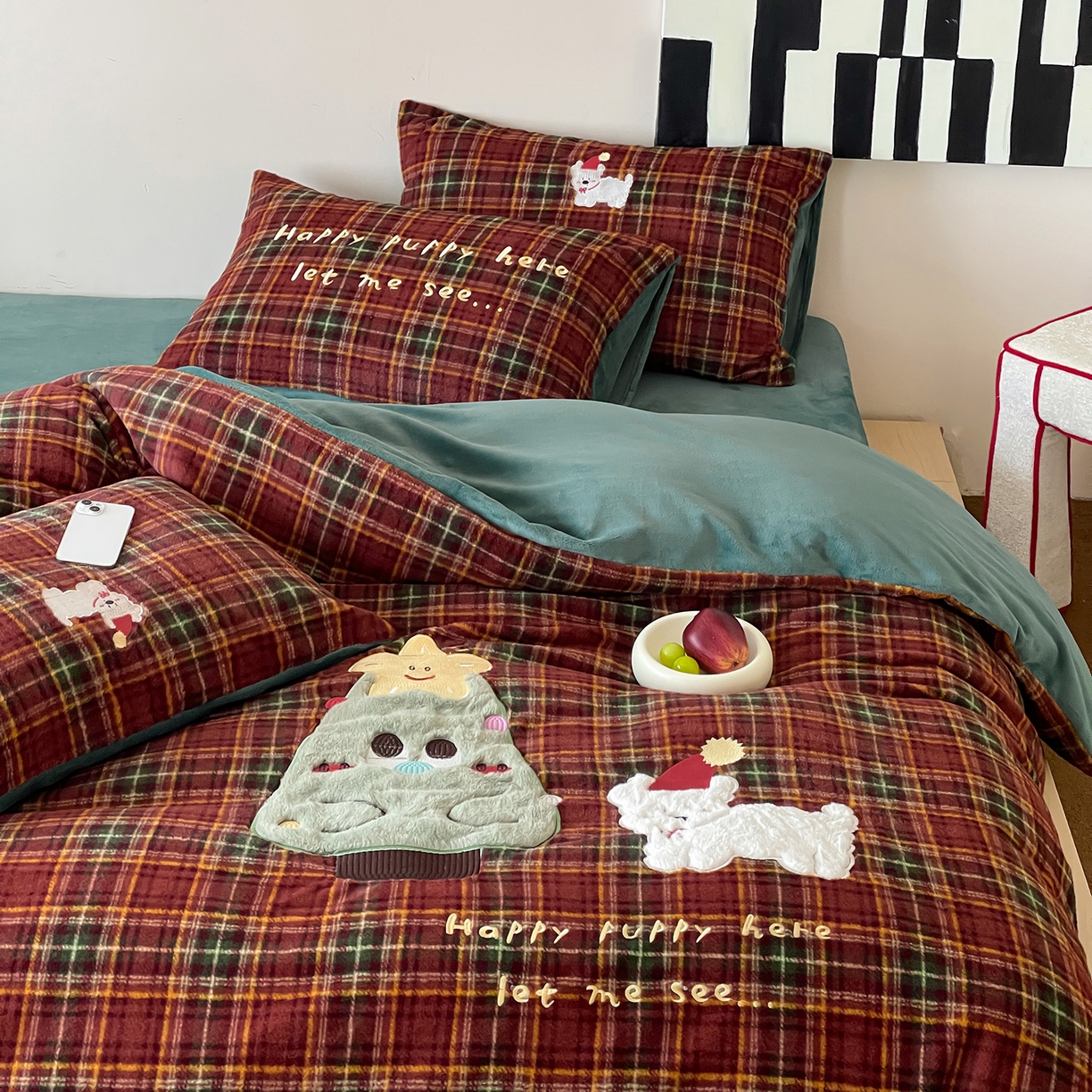 91家纺网 家纺一手货源 找家纺 桃子家居 2025新款A类高级仿生绵羊绒兔毛贴布绣刺绣工艺卡通少女加厚牛奶绒系列四件套 绵羊绒-圣诞小狗