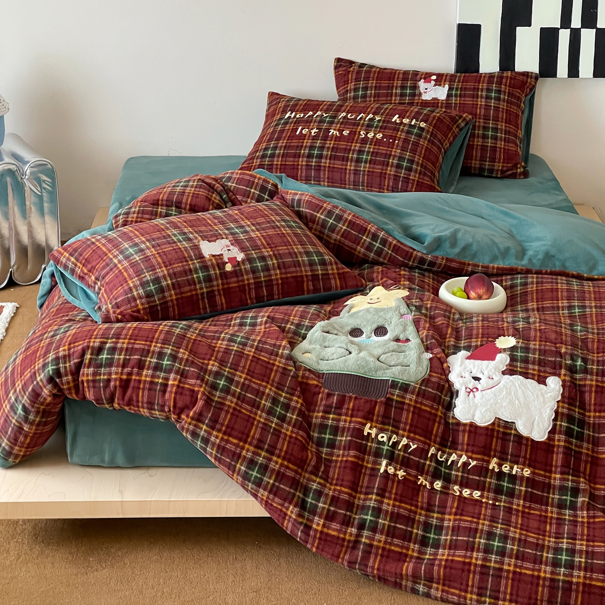 91家纺网 家纺一手货源 找家纺 桃子家居 2025新款A类高级仿生绵羊绒兔毛贴布绣刺绣工艺卡通少女加厚牛奶绒系列四件套 绵羊绒-圣诞小狗