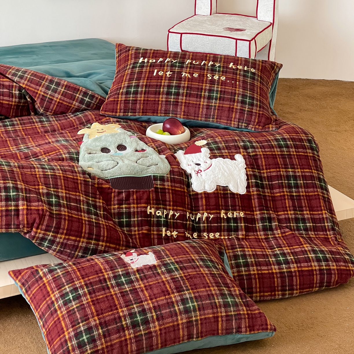 91家纺网 家纺一手货源 找家纺 桃子家居 2025新款A类高级仿生绵羊绒兔毛贴布绣刺绣工艺卡通少女加厚牛奶绒系列四件套 绵羊绒-圣诞小狗