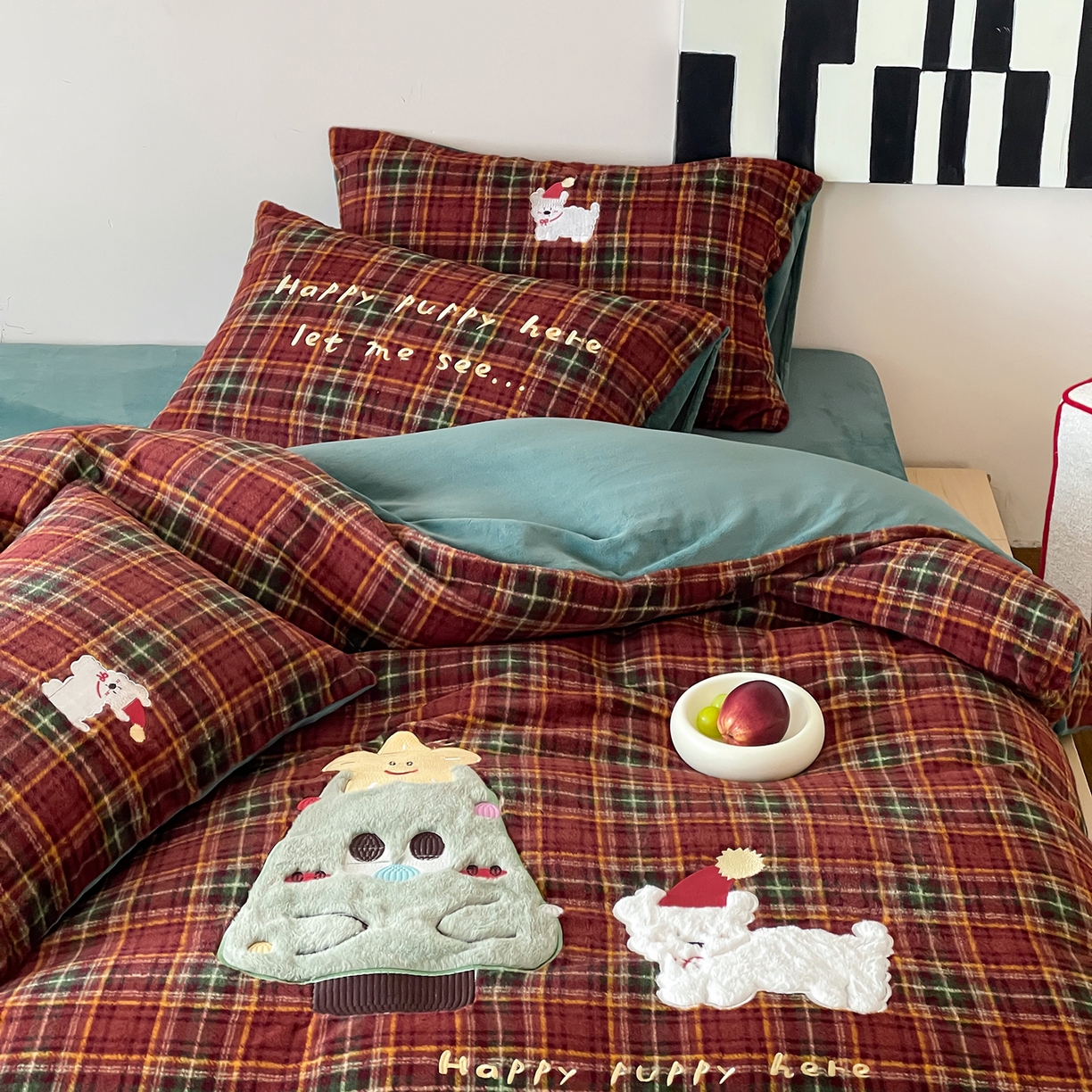 91家纺网 家纺一手货源 找家纺 桃子家居 2025新款A类高级仿生绵羊绒兔毛贴布绣刺绣工艺卡通少女加厚牛奶绒系列四件套 绵羊绒-圣诞小狗