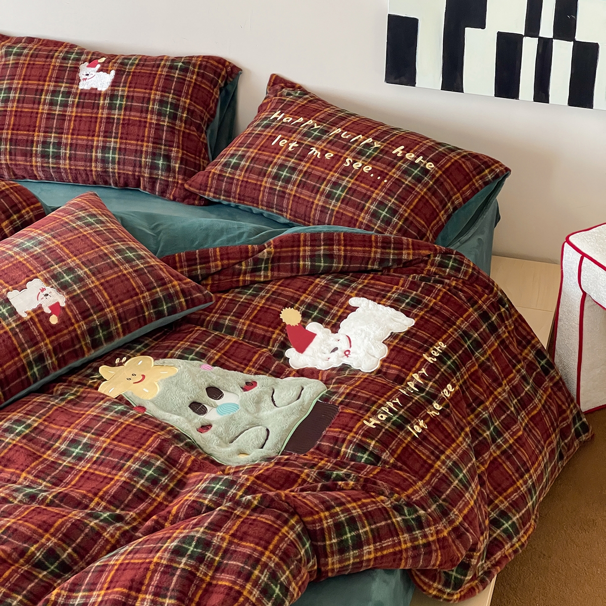 91家纺网 家纺一手货源 找家纺 桃子家居 2025新款A类高级仿生绵羊绒兔毛贴布绣刺绣工艺卡通少女加厚牛奶绒系列四件套 绵羊绒-圣诞小狗