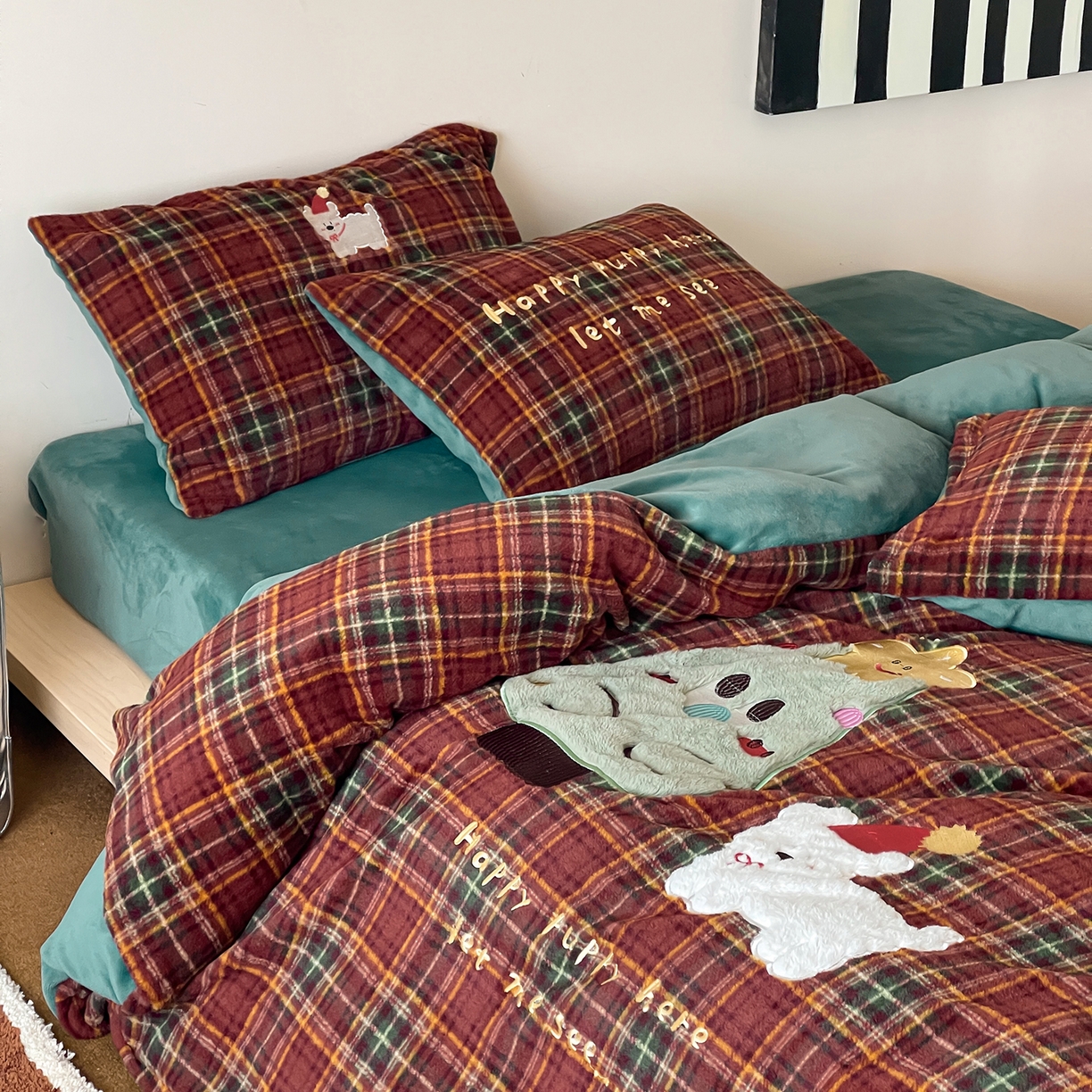 91家纺网 家纺一手货源 找家纺 桃子家居 2025新款A类高级仿生绵羊绒兔毛贴布绣刺绣工艺卡通少女加厚牛奶绒系列四件套 绵羊绒-圣诞小狗