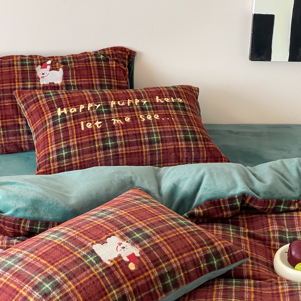 91家纺网 家纺一手货源 找家纺 桃子家居 2025新款A类高级仿生绵羊绒兔毛贴布绣刺绣工艺卡通少女加厚牛奶绒系列四件套 绵羊绒-圣诞小狗