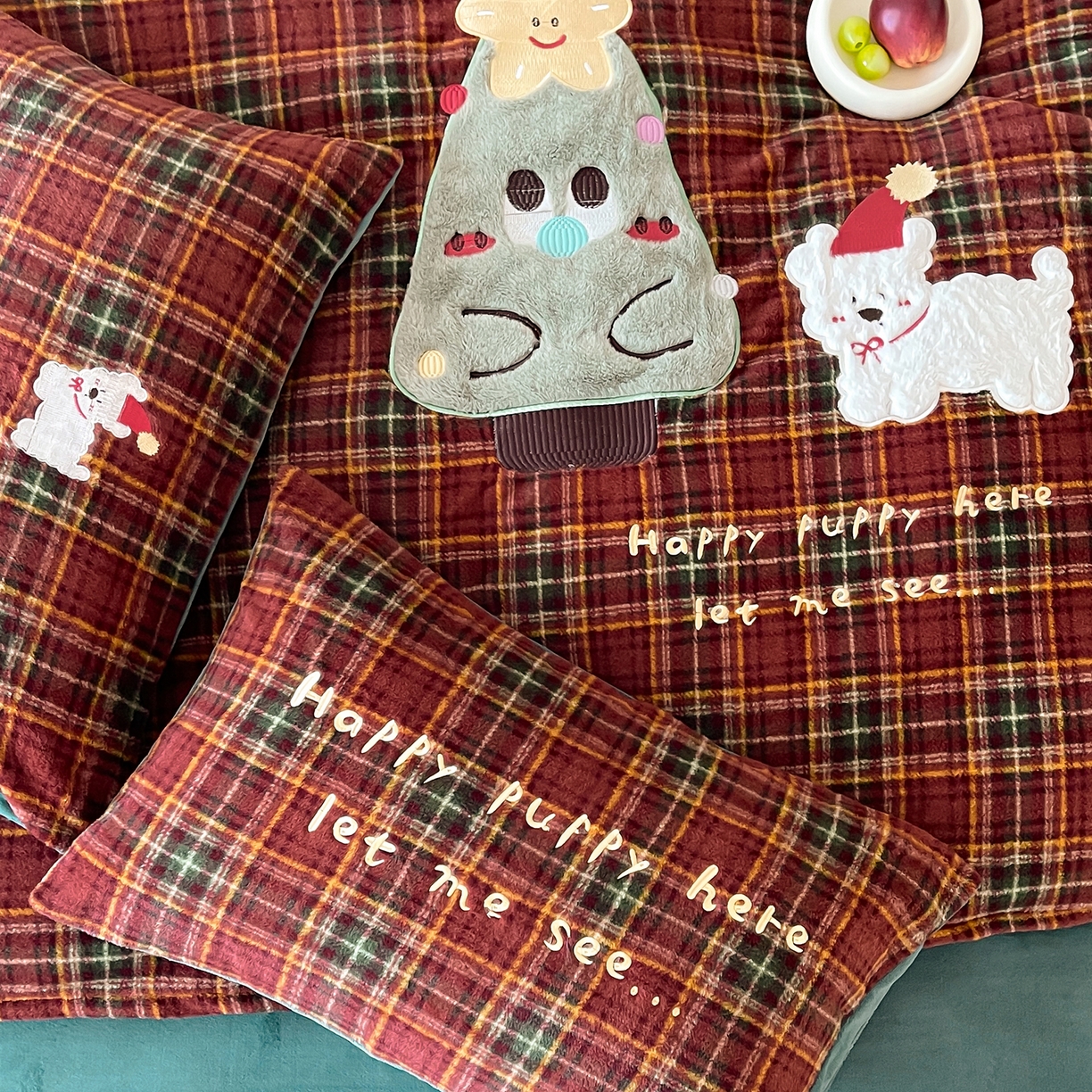 91家纺网 家纺一手货源 找家纺 桃子家居 2025新款A类高级仿生绵羊绒兔毛贴布绣刺绣工艺卡通少女加厚牛奶绒系列四件套 绵羊绒-圣诞小狗