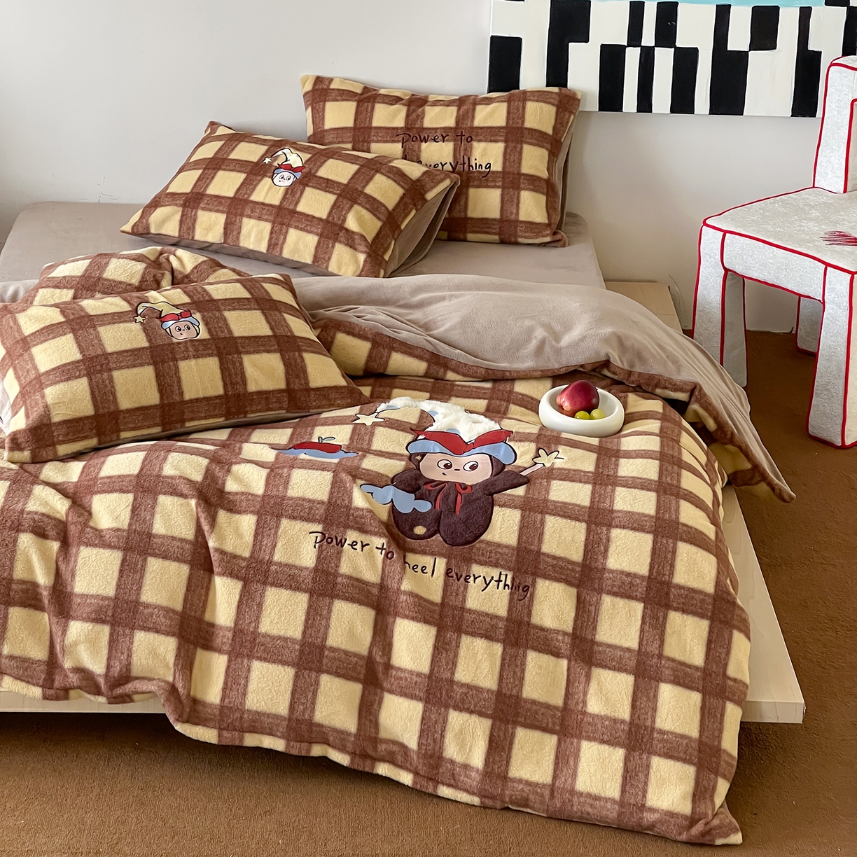 91家纺网 家纺一手货源 找家纺 桃子家居 2025新款A类高级仿生绵羊绒兔毛贴布绣刺绣工艺卡通少女加厚牛奶绒系列四件套 绵羊绒-星星人