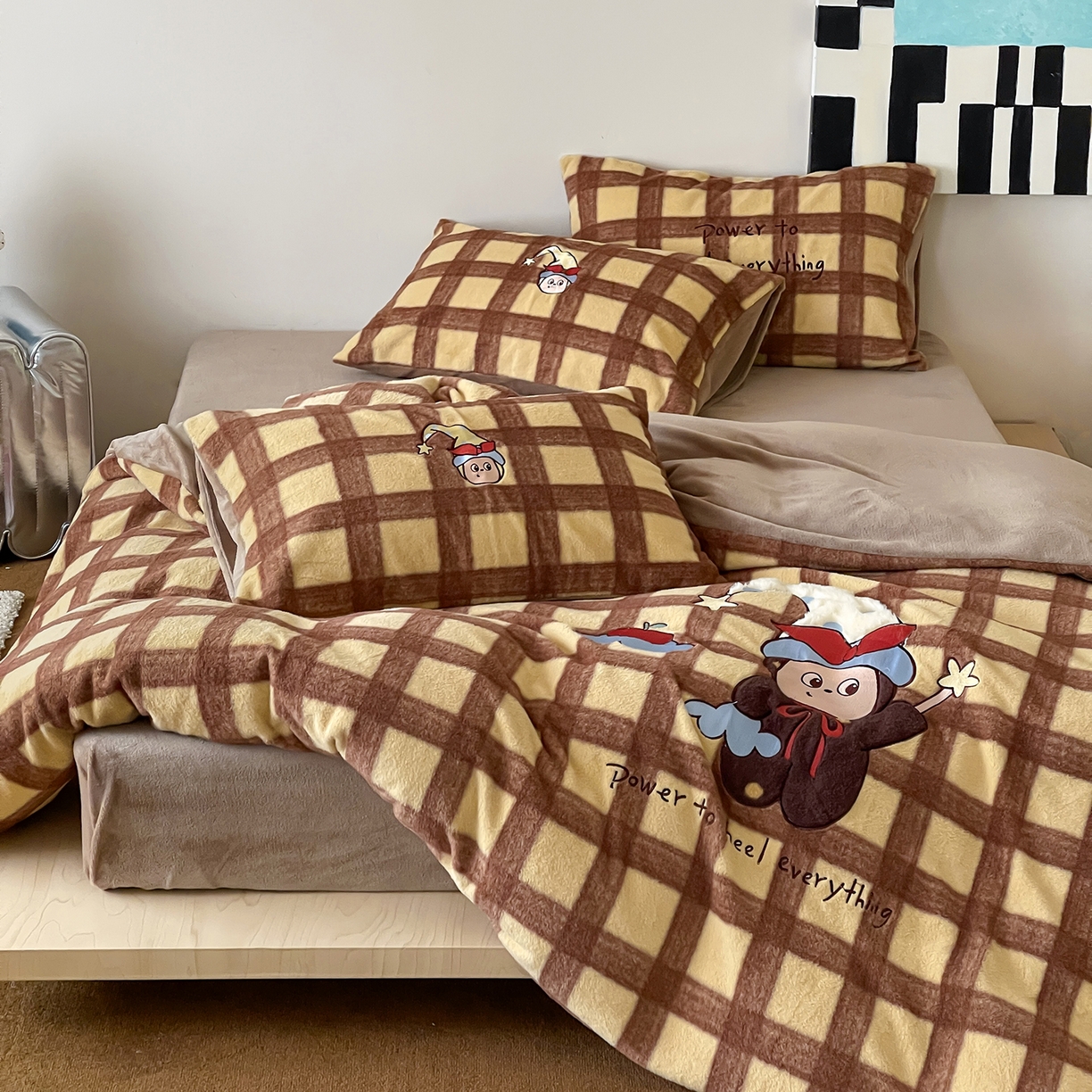 91家纺网 家纺一手货源 找家纺 桃子家居 2025新款A类高级仿生绵羊绒兔毛贴布绣刺绣工艺卡通少女加厚牛奶绒系列四件套 绵羊绒-星星人