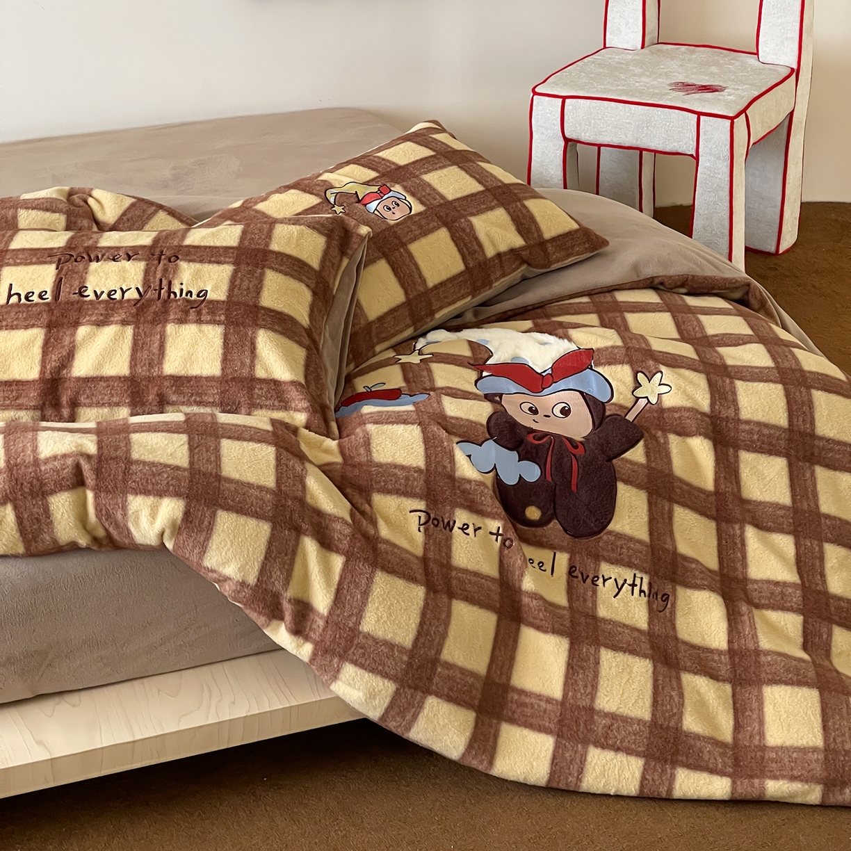 91家纺网 家纺一手货源 找家纺 桃子家居 2025新款A类高级仿生绵羊绒兔毛贴布绣刺绣工艺卡通少女加厚牛奶绒系列四件套 绵羊绒-星星人