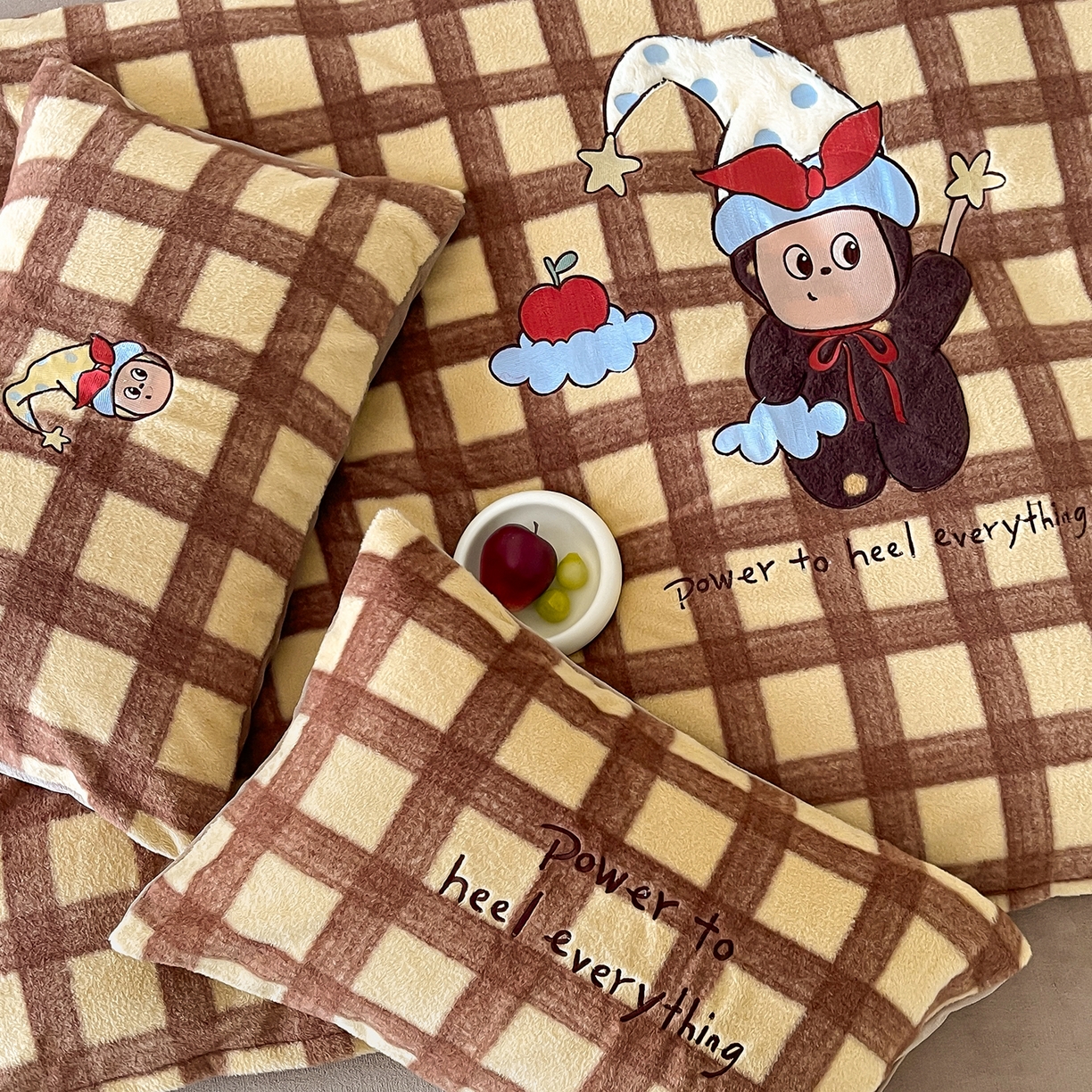 91家纺网 家纺一手货源 找家纺 桃子家居 2025新款A类高级仿生绵羊绒兔毛贴布绣刺绣工艺卡通少女加厚牛奶绒系列四件套 绵羊绒-星星人