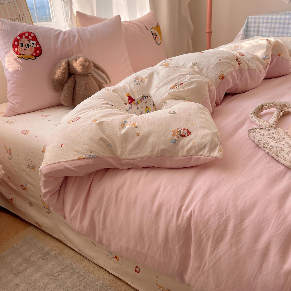 91家纺网 家纺一手货源 找家纺 凯洛奇 2026新款A类卡通豹纹毛巾绣软糯糯水洗棉四件套（提供买家秀） 快乐时光