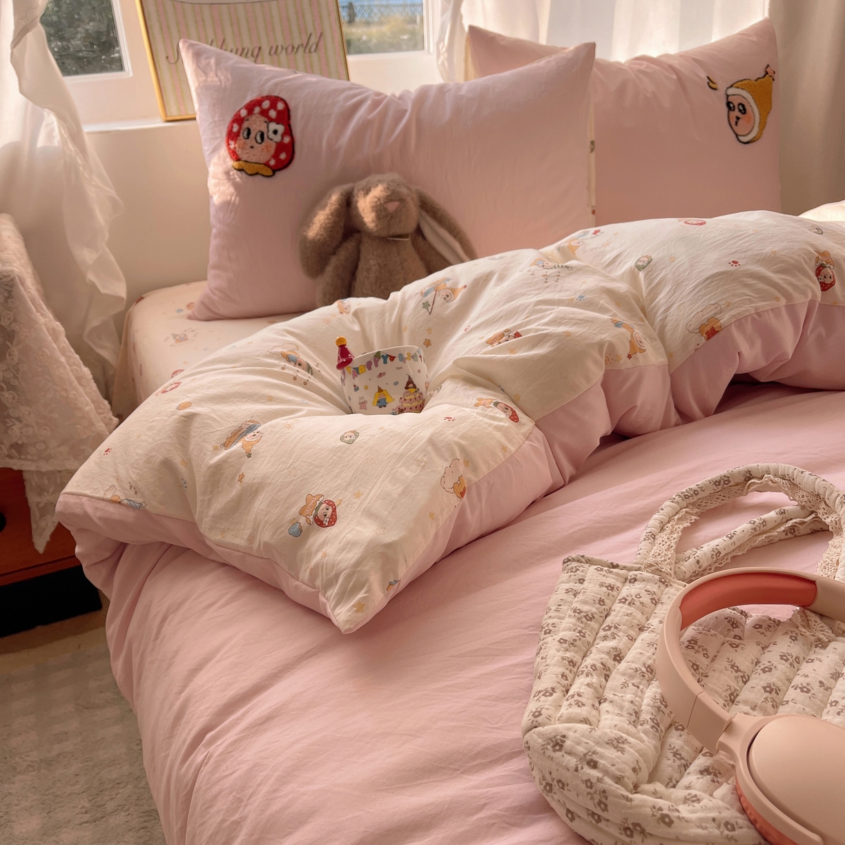 91家纺网 家纺一手货源 找家纺 凯洛奇 2026新款A类卡通豹纹毛巾绣软糯糯水洗棉四件套（提供买家秀） 快乐时光