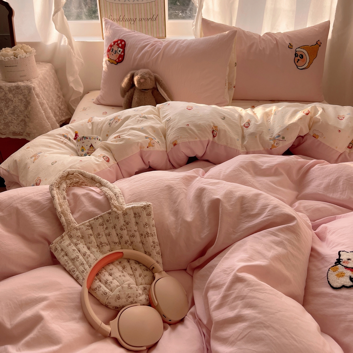 91家纺网 家纺一手货源 找家纺 凯洛奇 2026新款A类卡通豹纹毛巾绣软糯糯水洗棉四件套（提供买家秀） 快乐时光